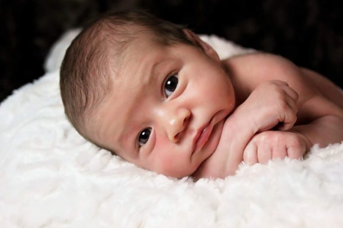 नवजात शिशु को स्तनपान कराने का चमत्कार