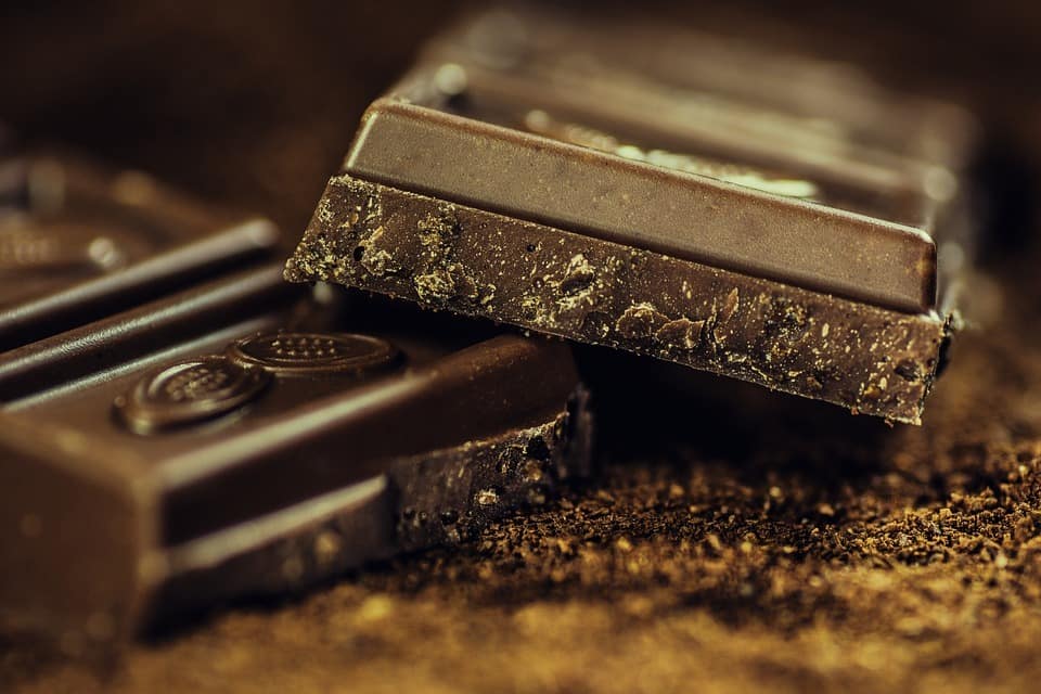 डार्क चॉकलेट उच्च रक्तचाप को कम करता है