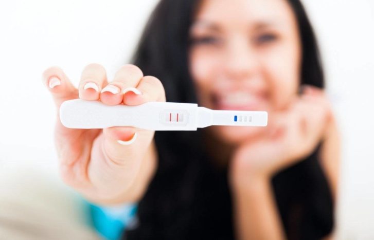 एक परीक्षण पैक के साथ गर्भावस्था की जाँच करें