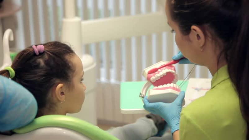 बाल चिकित्सा दंत चिकित्सक