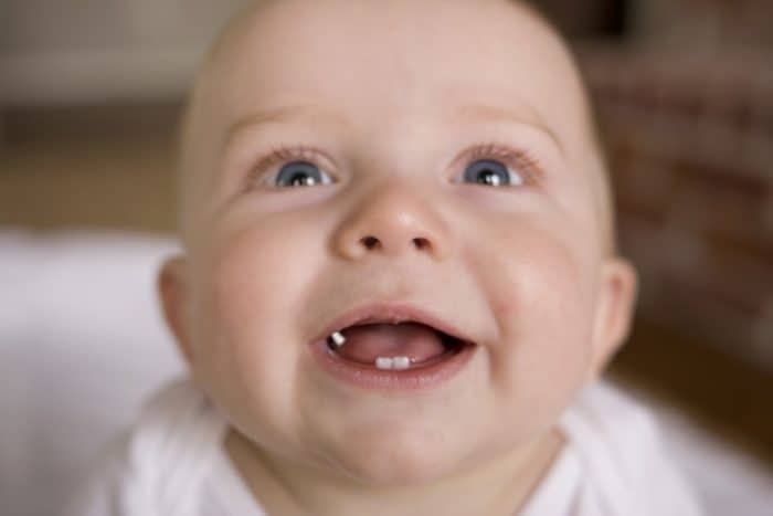बच्चे के दांत