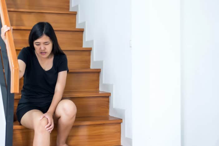 सीढ़ी चढ़ते समय घुटने में दर्द होता है