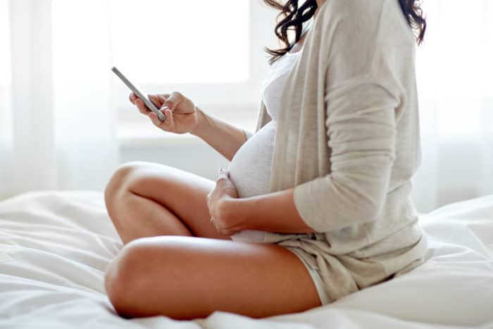 गर्भवती होने पर सेलफोन खेलना