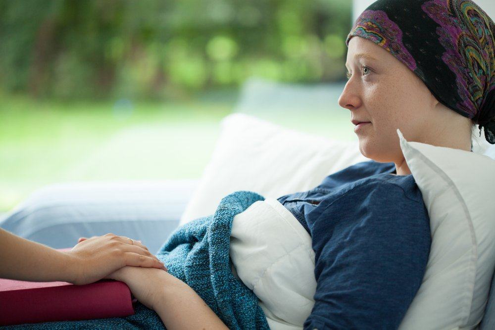 महिलाओं में कैंसर के लक्षणों वाले कैंसर रोगियों की मदद करें