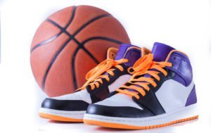 बास्केटबॉल के जूते चुनें