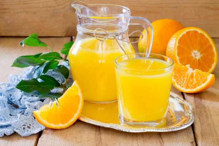 स्वस्थ संतरे का रस चुनें