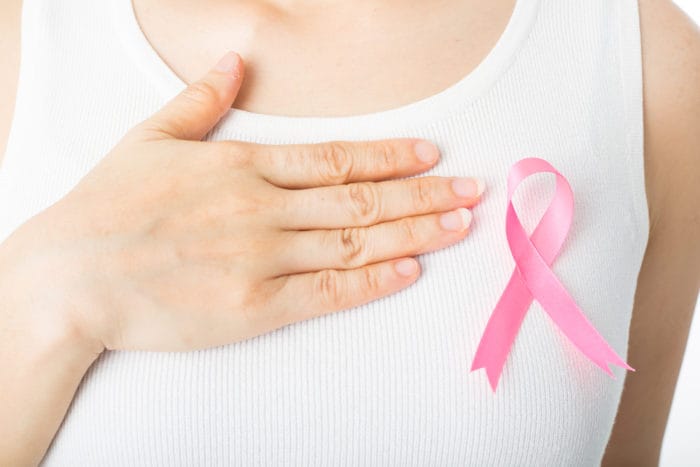 स्तन कैंसर की विशेषताएं स्तन कैंसर की प्रारंभिक विशेषता है, स्तन कैंसर गांठ की एक विशेषता, स्तन कैंसर का कारण, प्रारंभिक अवस्था स्तन कैंसर की एक विशेषता है